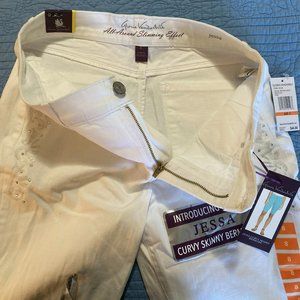 Gloria Vanderbilt Women's Shorts, Curvy Skinny Bermuda, size 8, NWT